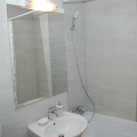 Coresi Apartment
